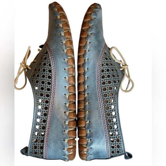 Volkswalkers handmade perforated leather lace up flats - Picture 7 of 7